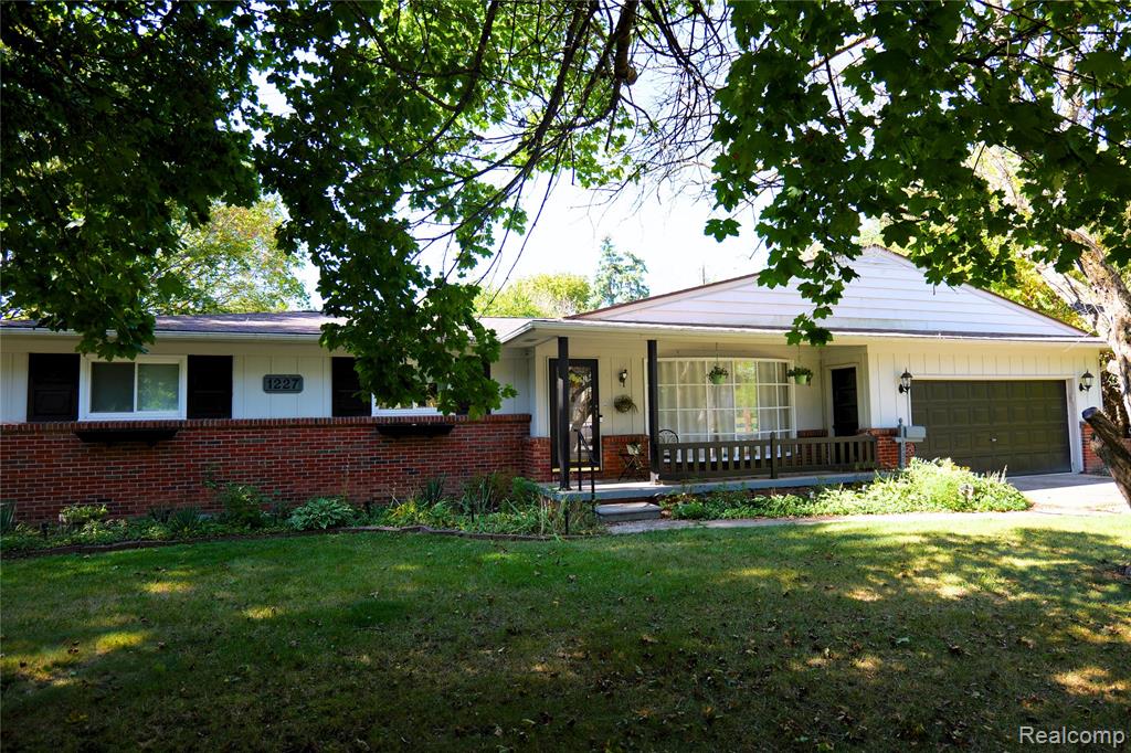 1227 N Jackson Street, Lapeer, MI 48446