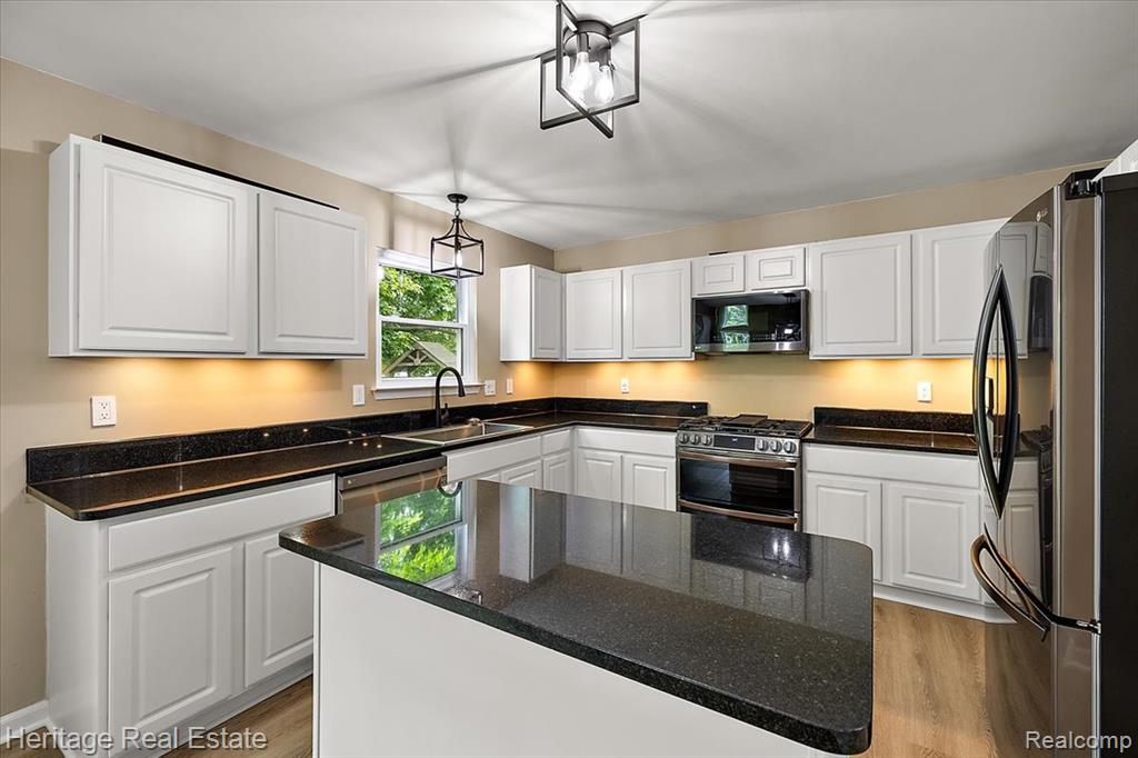 624 Glenmoor Drive, Oxford, MI 48371 — Photo 2