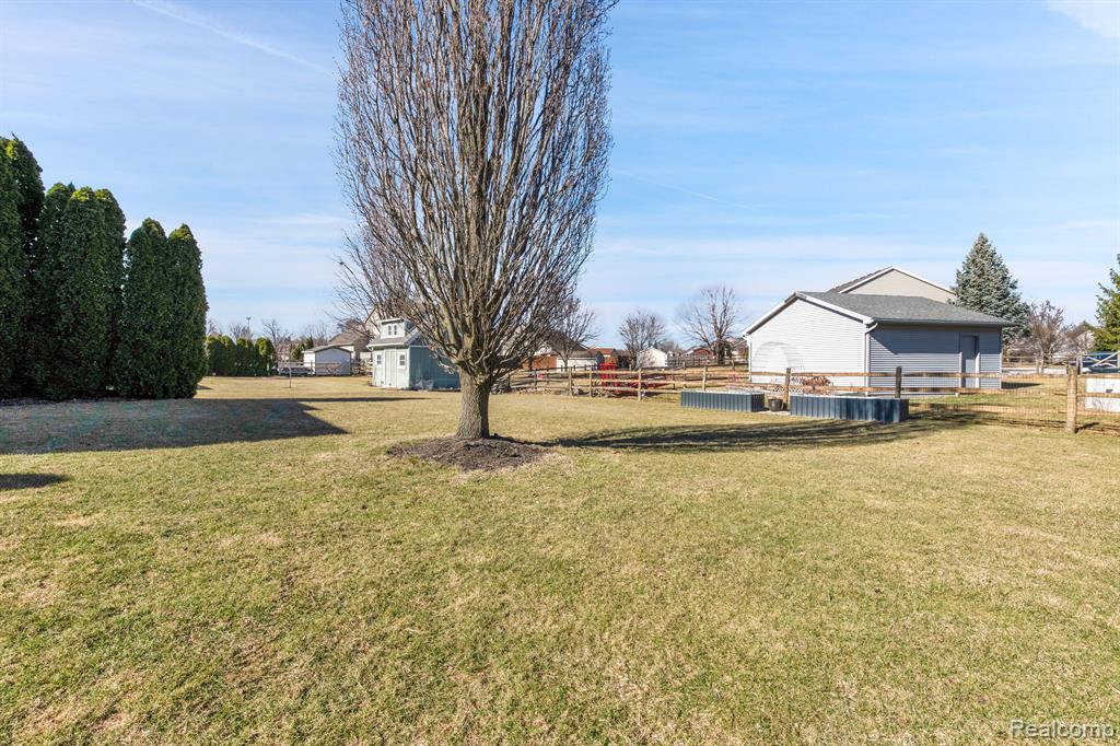 566 Webber Drive, Temperance, MI 48182 — Photo 2