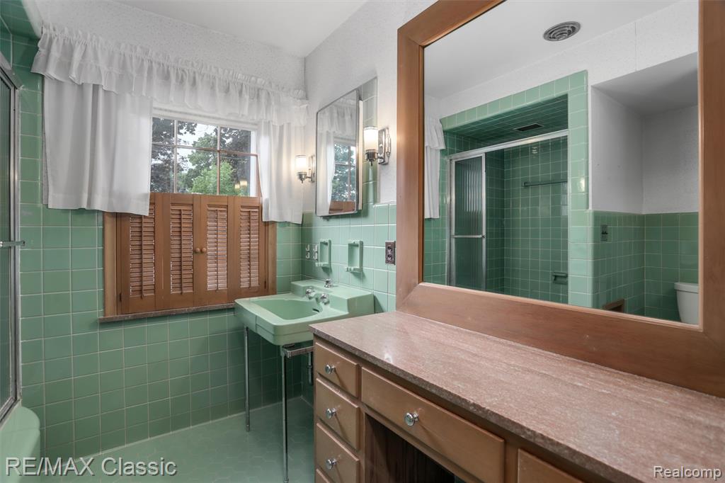 830 JONATHAN Lane, Bloomfield Hills, MI 48302 — Photo 21