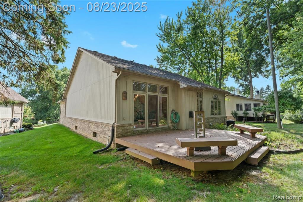 5770 Point Of The Woods Drive, West Bloomfield, MI 48324 — Photo 28