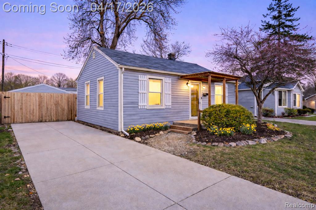 569 E Guthrie Avenue, Madison Heights, MI 48071 — front exterior