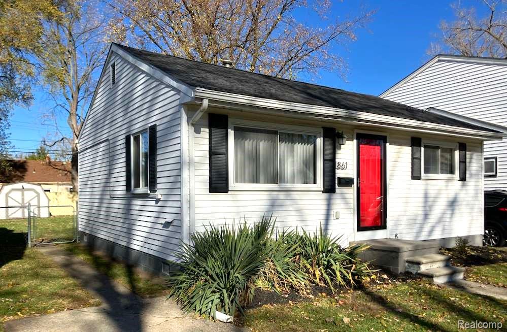 861 E DALLAS Avenue, Madison Heights, MI 48071 — front exterior