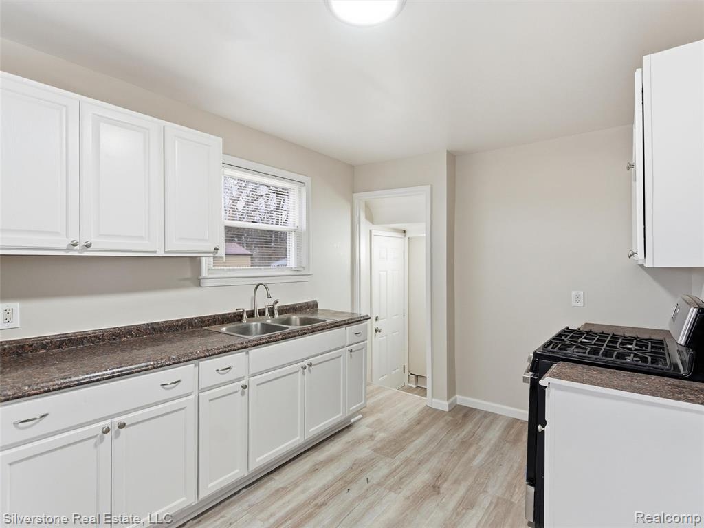 685 Northway Drive, Pontiac, MI 48342 — Photo 9