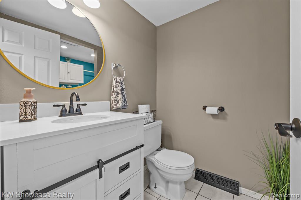 2922 Airport Road, Waterford, MI 48329 — Photo 20