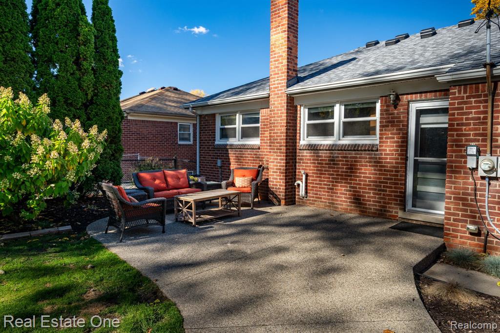 421 W Sunnybrook Drive, Royal Oak, MI 48073 — Photo 32