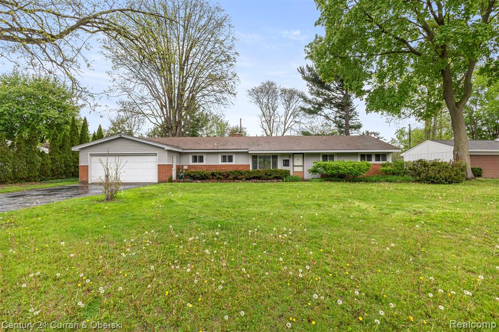 7271 COTTONWOOD KNOLL, West Bloomfield, MI — front exterior