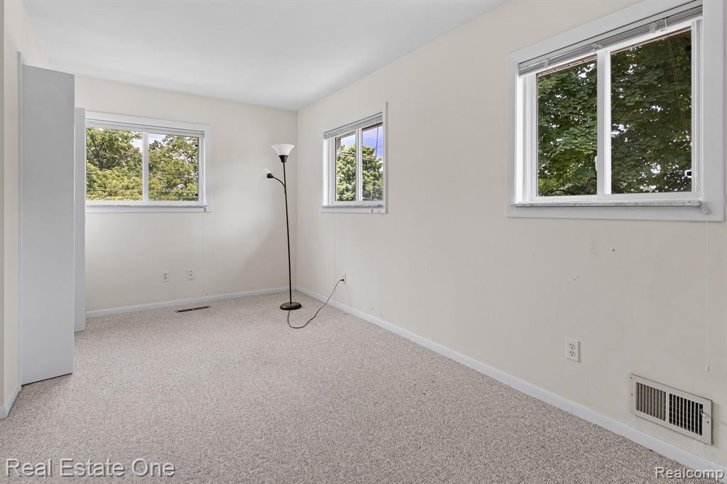 447 E JACKSON Street E, Lake Orion, MI 48362 — Photo 24