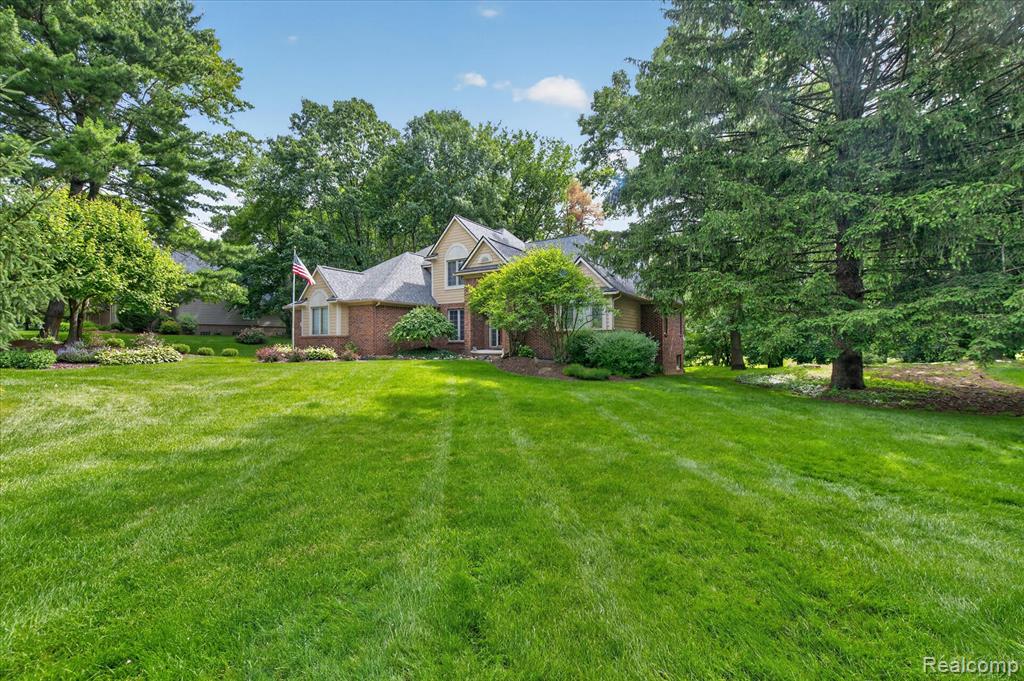 5079 Pinewood Drive, Brighton, MI 48116 — Photo 3