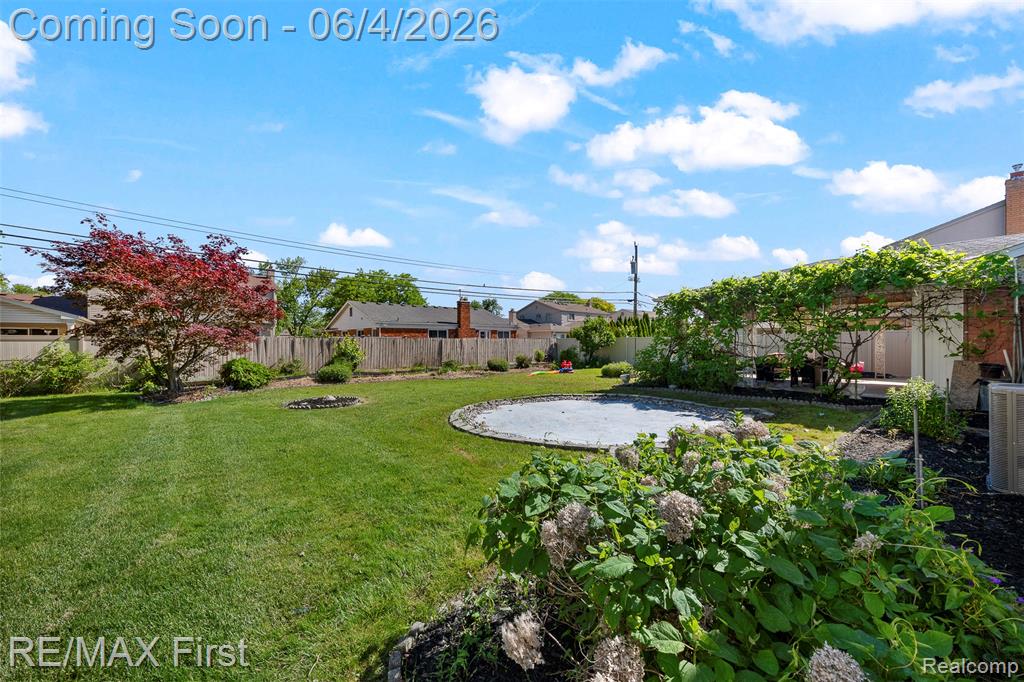 26376 Lawrence Drive, Dearborn Heights, MI 48127 — Photo 3