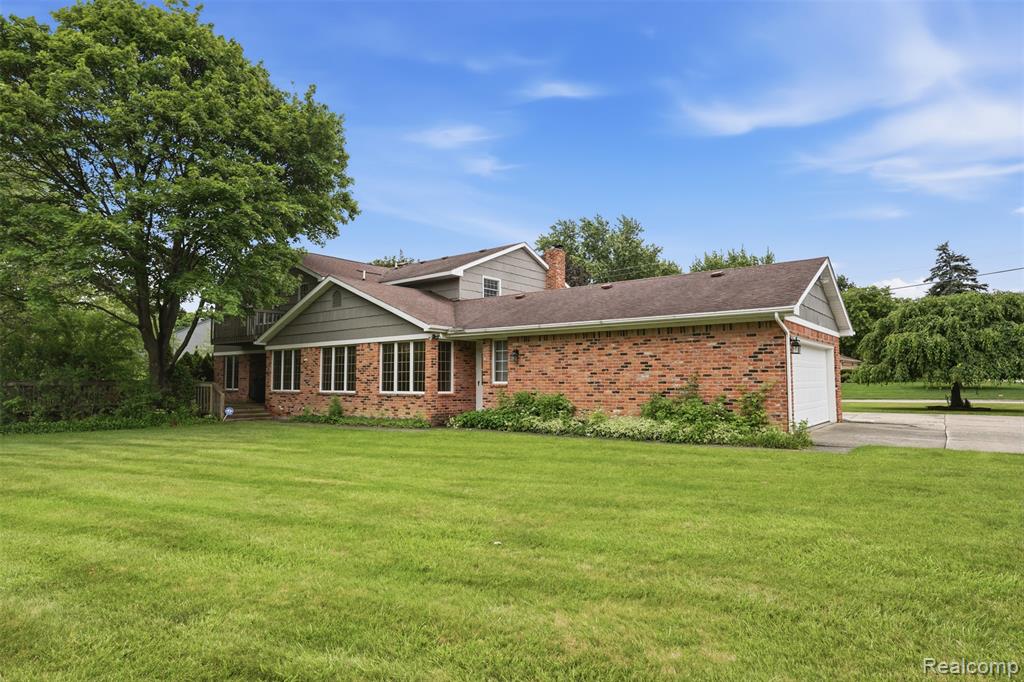 9277 Burning Tree Drive, Grand Blanc, MI 48439 — Photo 52