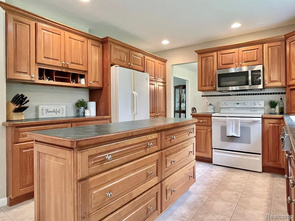 5173 Aintree Road, Rochester, MI 48306 — Photo 10