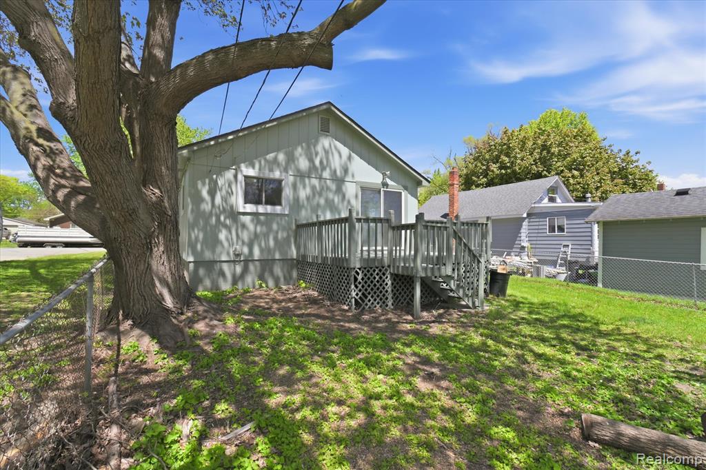 677 Lucille Drive, Wolverine Lake, MI 48390 — Photo 37