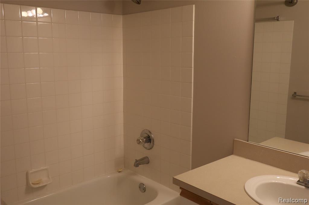 44982 Marigold Drive, Sterling Heights, MI 48314 — Photo 27
