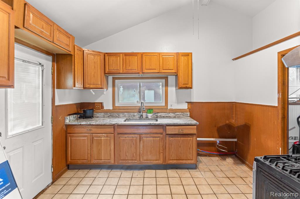 4500 Katherine Street, Dearborn Heights, MI 48125 — Photo 8