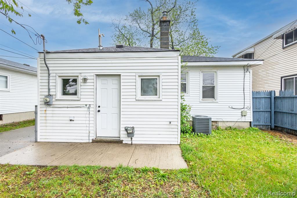 44 W Mahan Avenue, Hazel Park, MI 48030 — Photo 26
