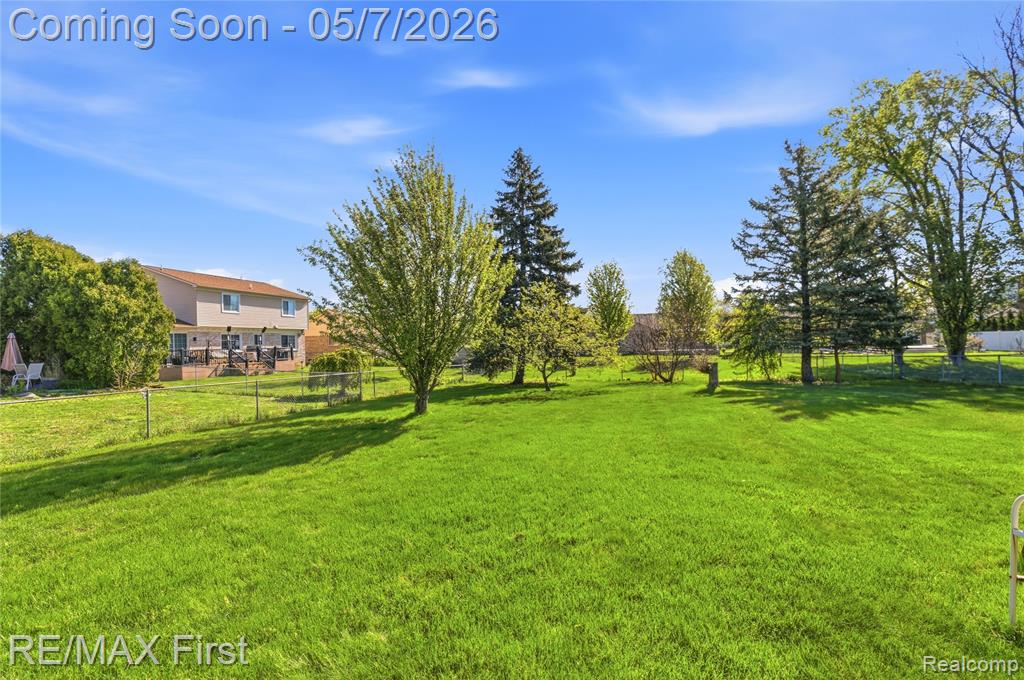 1800 Hillman Drive, Troy, MI 48083 — Photo 35