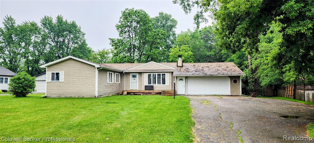 6408 E Court Street S, Burton, MI 48509 — front exterior