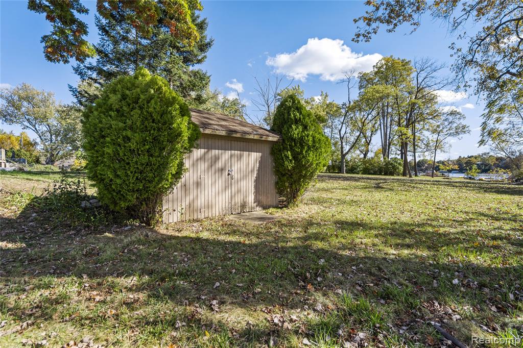 6675 Langtoft Street, West Bloomfield, MI 48324 — Photo 18
