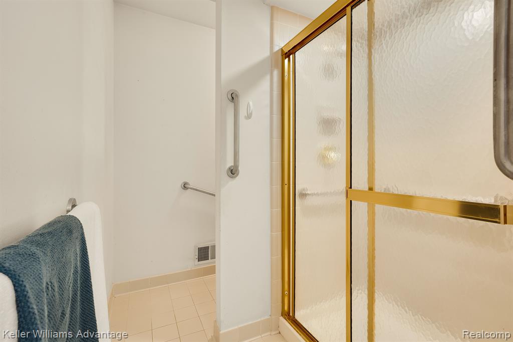 39542 VILLAGE RUN Drive, Northville, MI 48168 — Photo 18