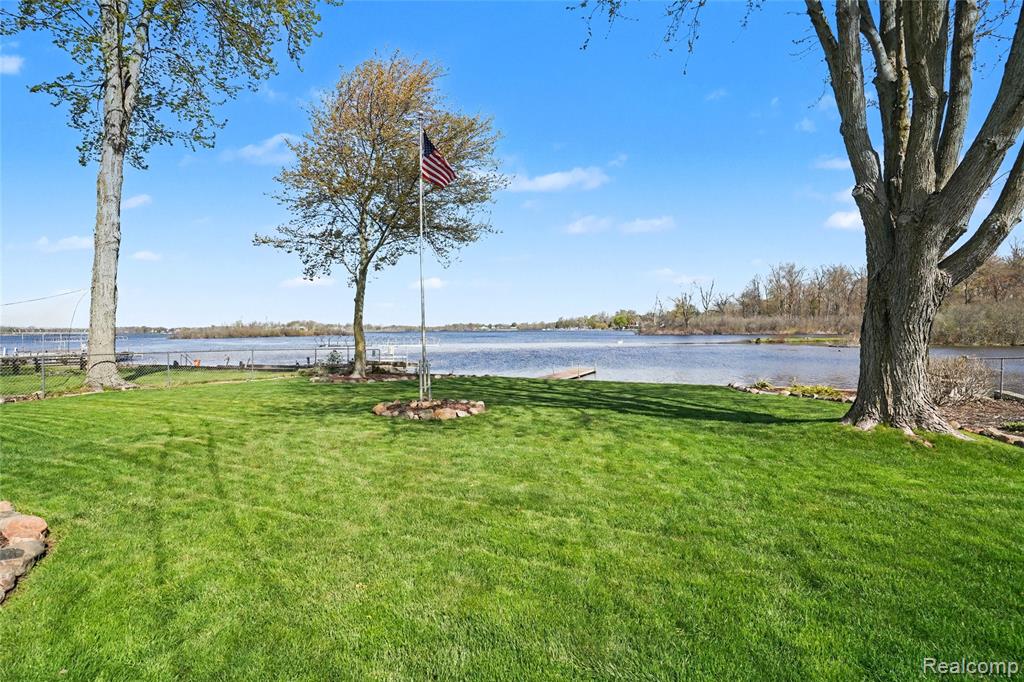 3138 Ponemah Drive, Fenton, MI 48430 — Photo 2