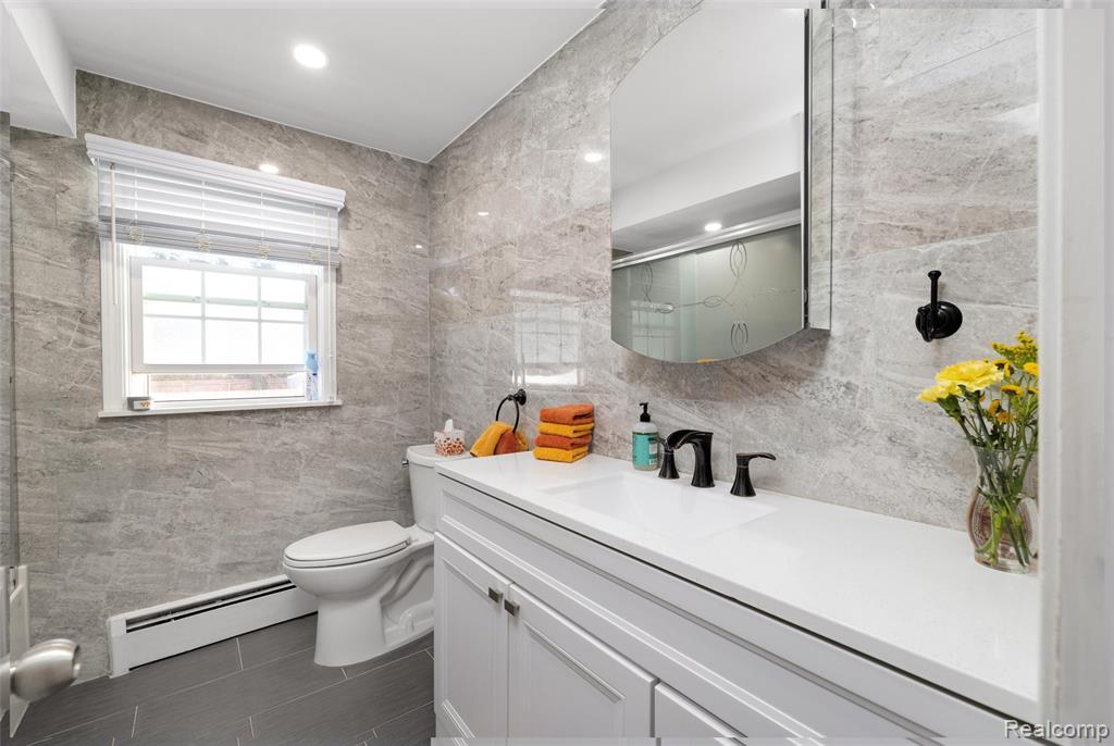 6018 Brynthrop Drive, Shelby Twp, MI 48316 — Photo 14