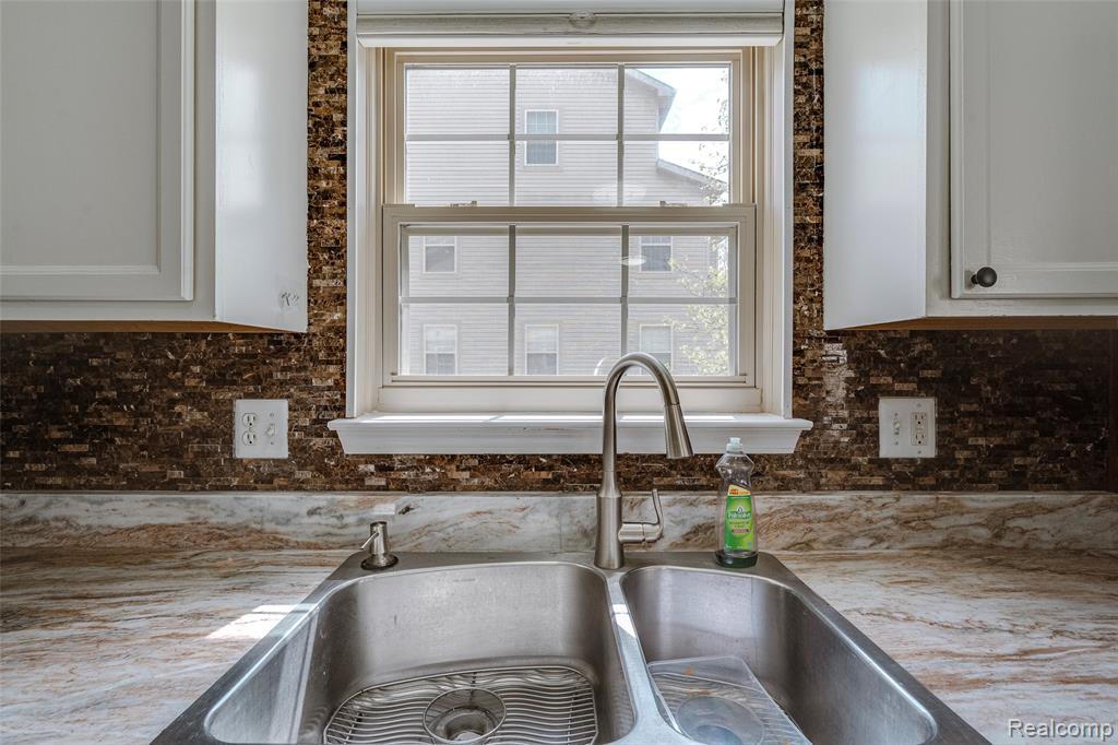 454 Old Pine Way, Walled Lake, MI 48390 — Photo 24