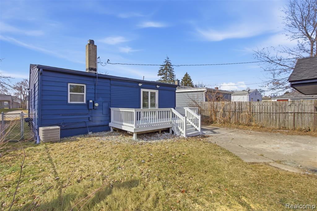26066 Barrington Street, Madison Heights, MI 48071 — Photo 15