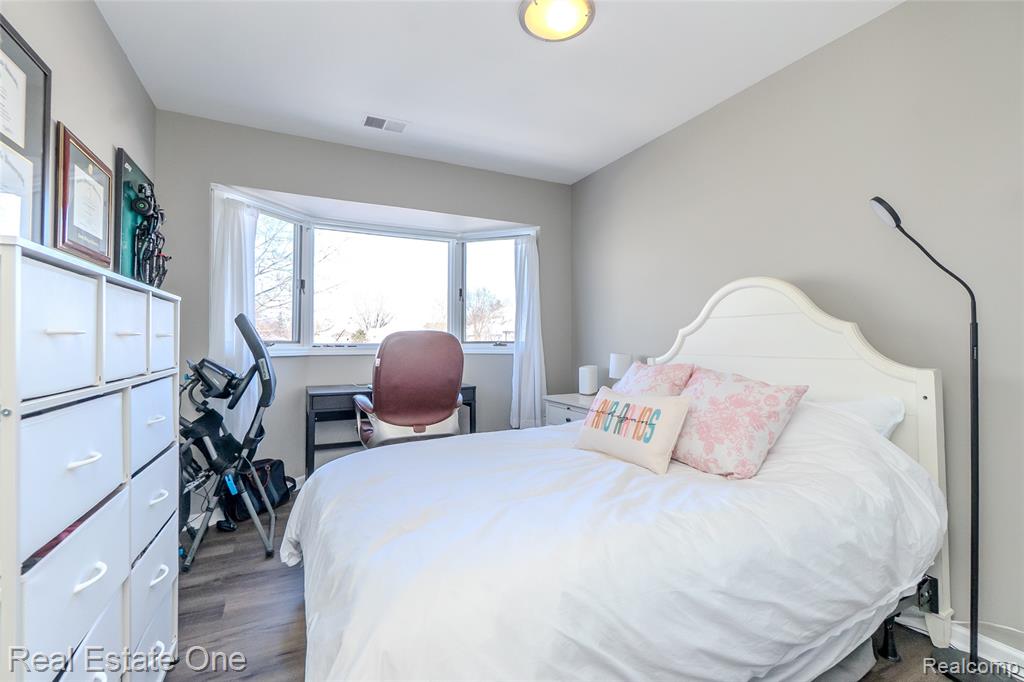 352 Pinewood Drive, Plymouth, MI 48170 — Photo 16