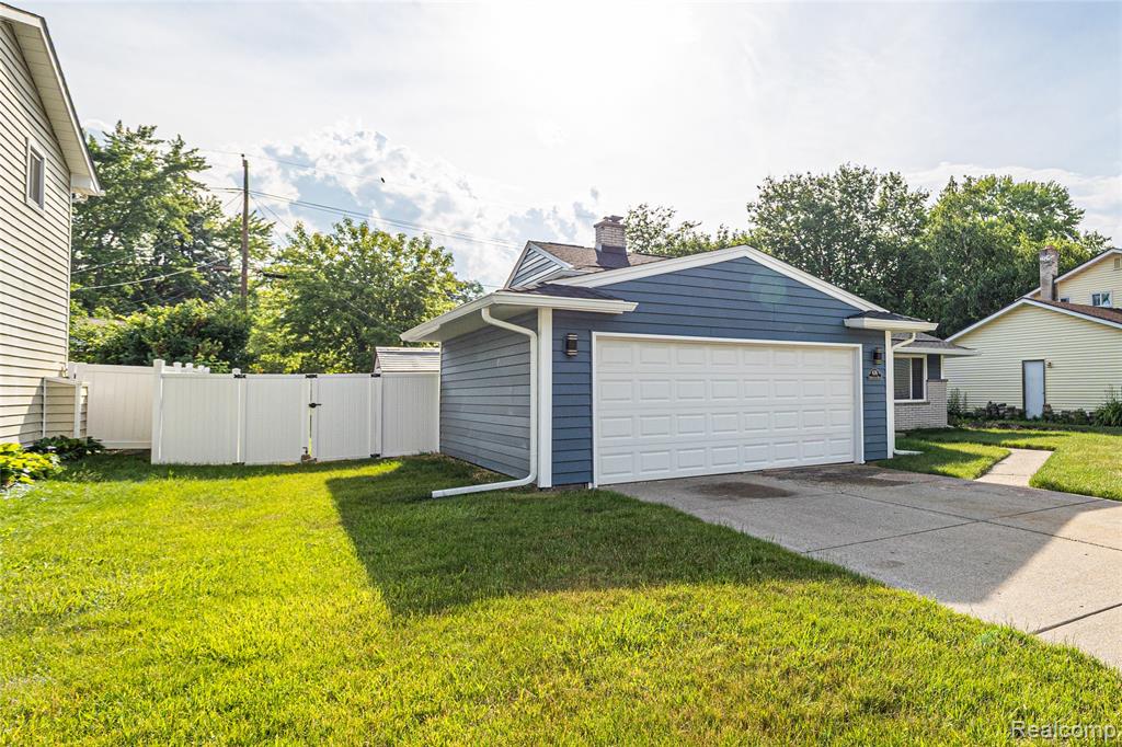 676 Sheffield Road, Auburn Hills, MI 48326 — Photo 25