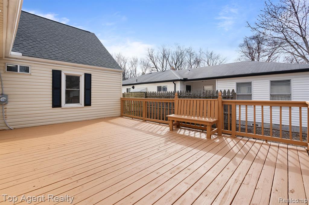 3986 BEECHGROVE Drive, Waterford, MI 48328 — Photo 21