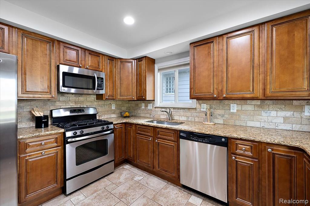 4110 Phillips Avenue, Berkley, MI 48072 — Photo 11