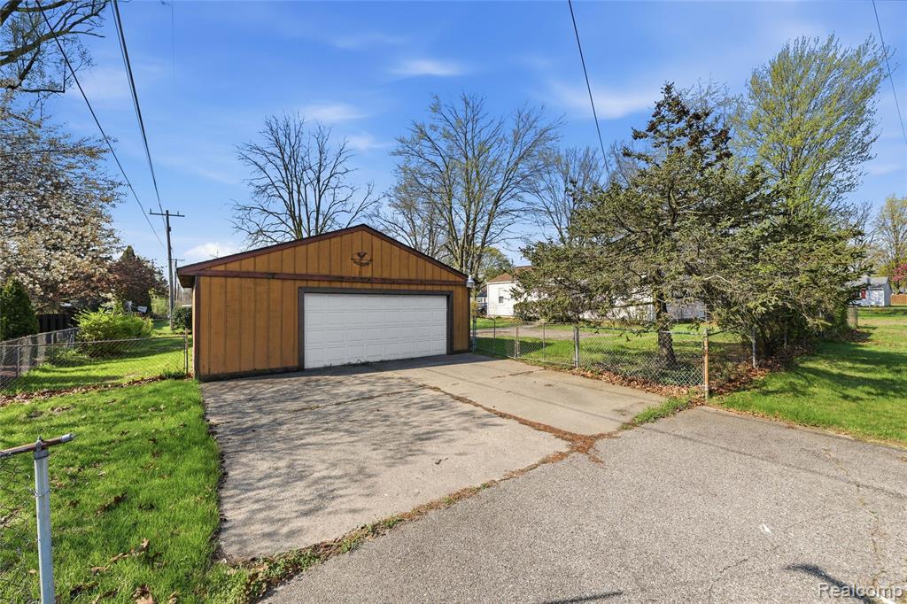8964 Butwell Street, Livonia, MI 48150 — Photo 21