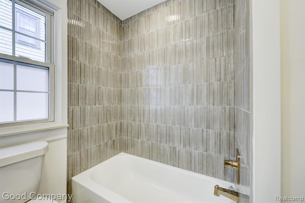 23 Fairwood Boulevard, Pleasant Ridge, MI — Photo 28