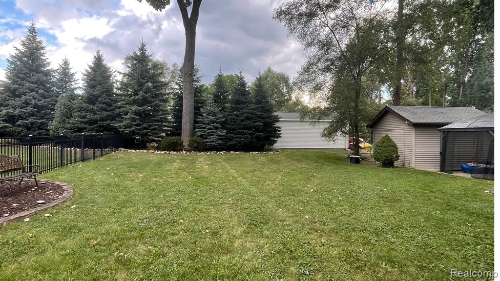 1075 Lalond Avenue, Waterford, MI 48327 — Photo 20