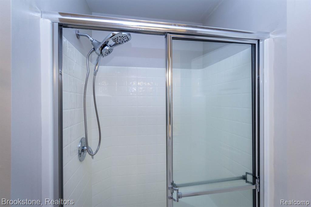 185 Amys Walk, Auburn Hills, MI 48326 — Photo 22
