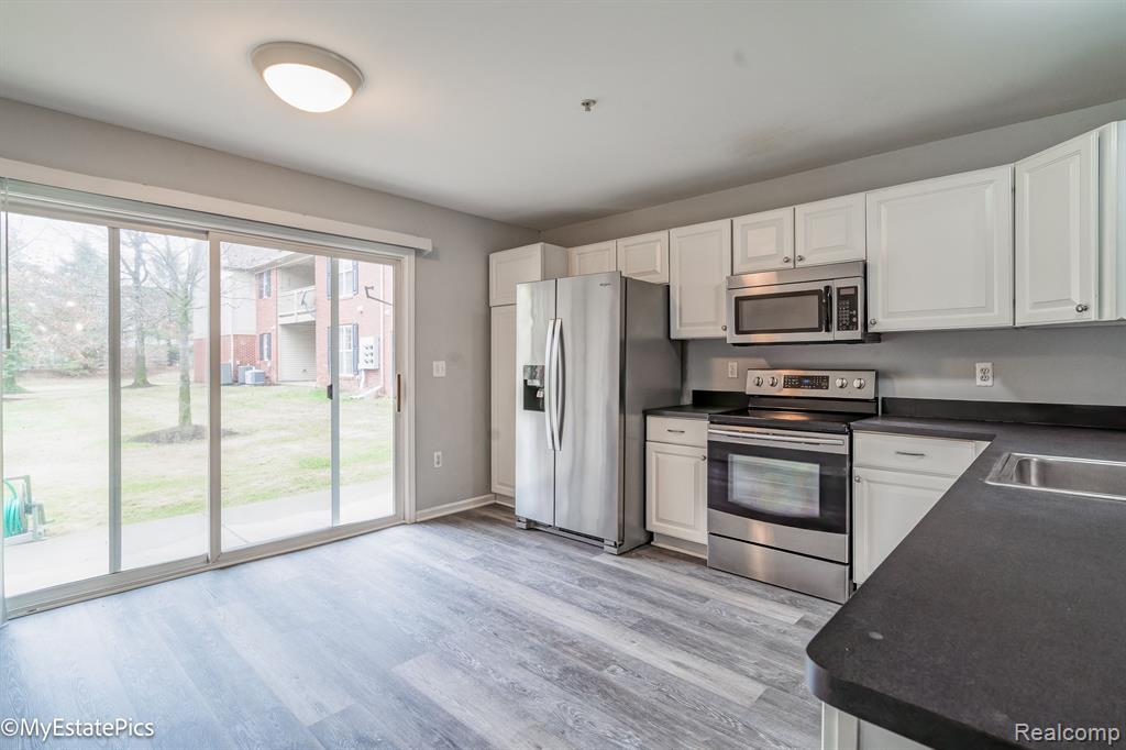 28231 CARLTON WAY Drive, Novi, MI 48377 — Photo 15