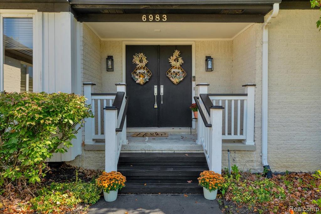 6983 Brookeshire Drive, West Bloomfield, MI — Photo 4