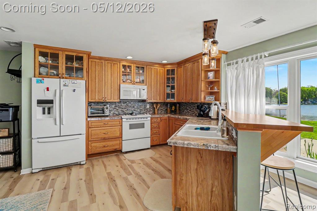 9801 Coledale Court, White Lake, MI — Photo 11