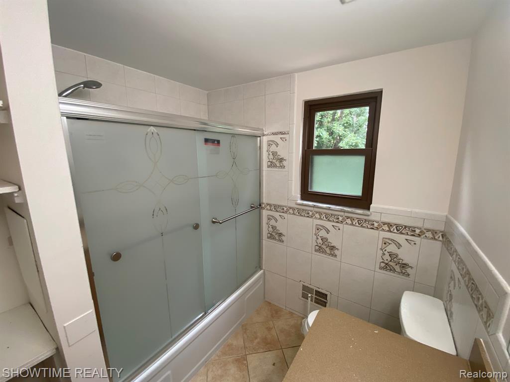 8418 HICKORY Drive, Sterling Heights, MI 48312 — Photo 13