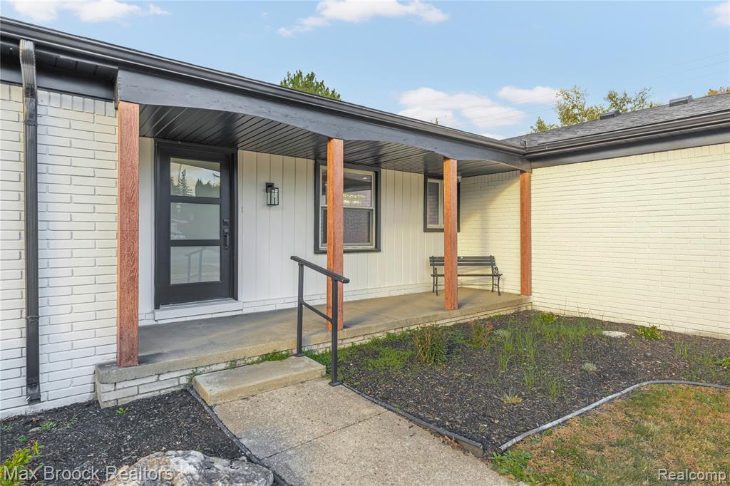 4800 Faircourt Drive, West Bloomfield, MI — Photo 3