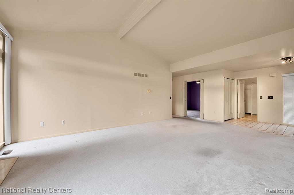 29214 W CHANTICLEER Drive, Southfield, MI 48034 — Photo 13