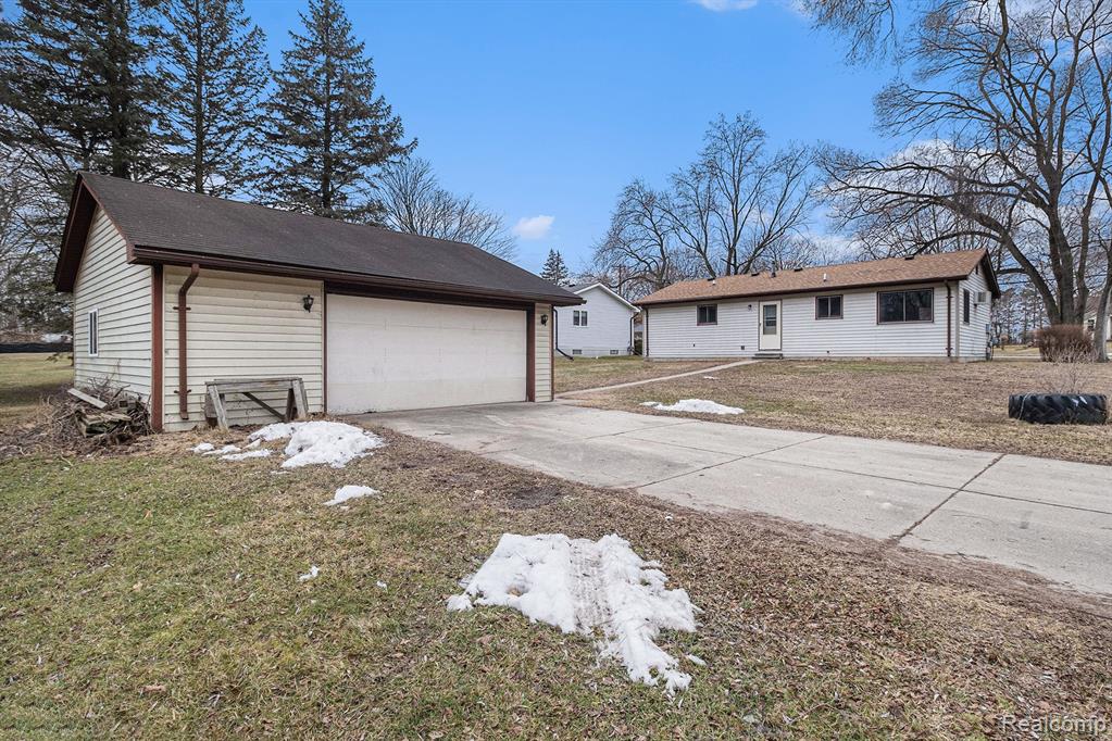 46474 VINEYARD Avenue, Shelby Twp, MI 48317 — Photo 14