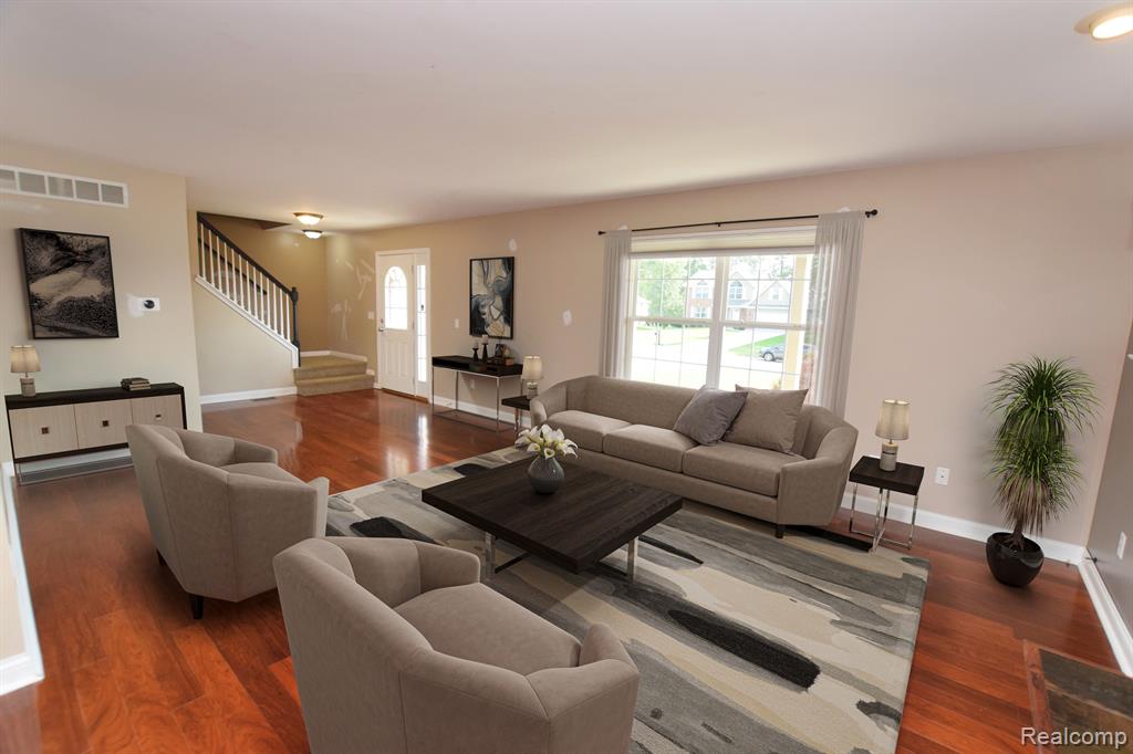 8352 OAK RIDGE Drive, Goodrich Vlg, MI — Photo 2