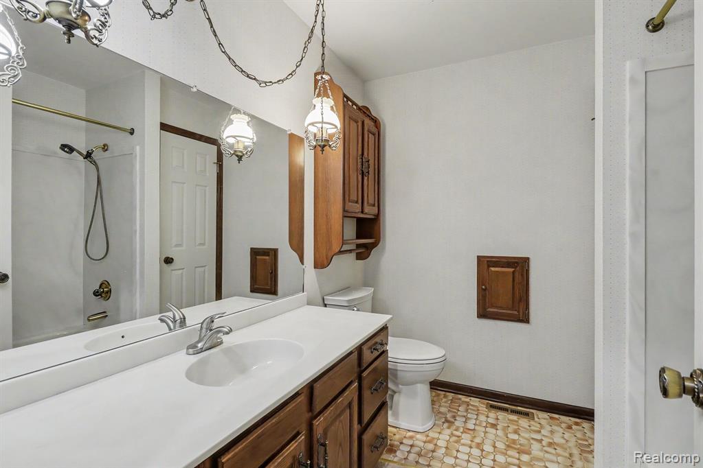 9442 WOODSIDE Trail, Swartz Creek, MI 48473 — Photo 18