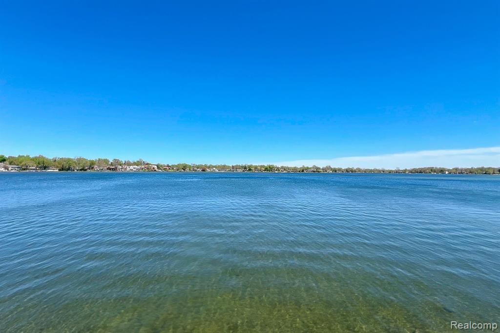 935 Stratton Drive, Waterford, MI 48328 — Photo 29