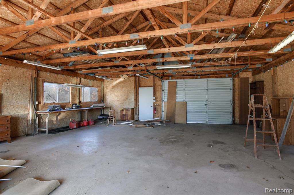 850 W MAPLE Road, Milford, MI 48381 — Photo 12