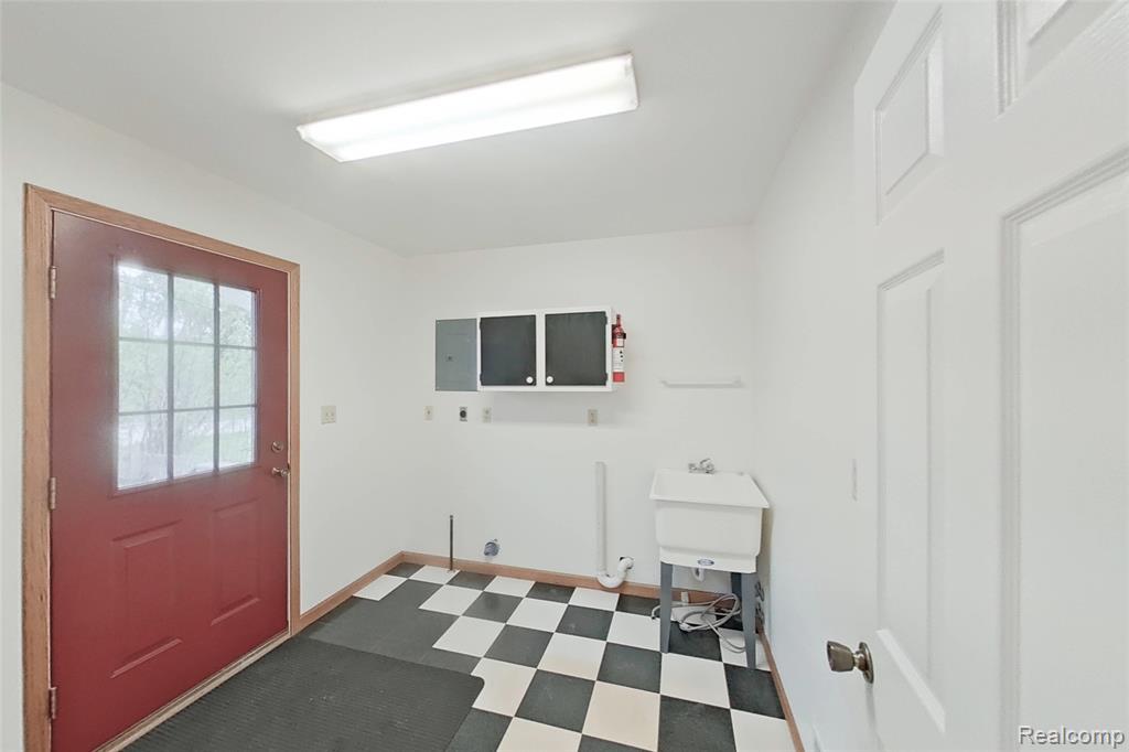 8844 RIVERSIDE Drive, Brighton, MI 48116 — Photo 25
