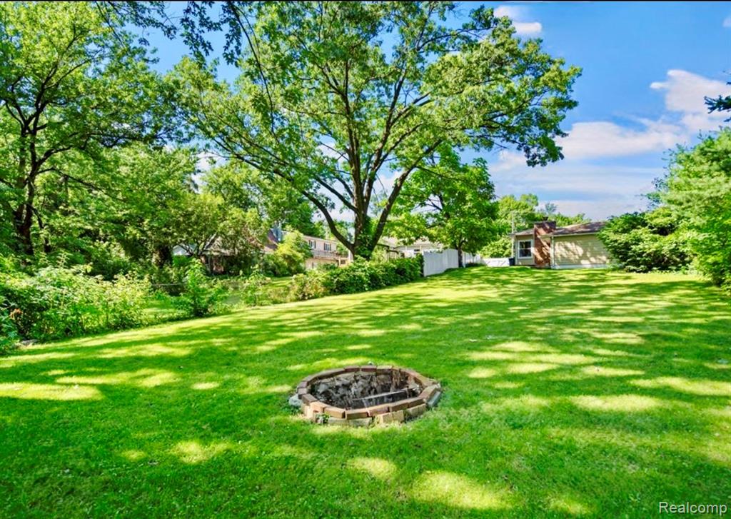 6333 Harriet Drive, Waterford, MI 48327 — Photo 46