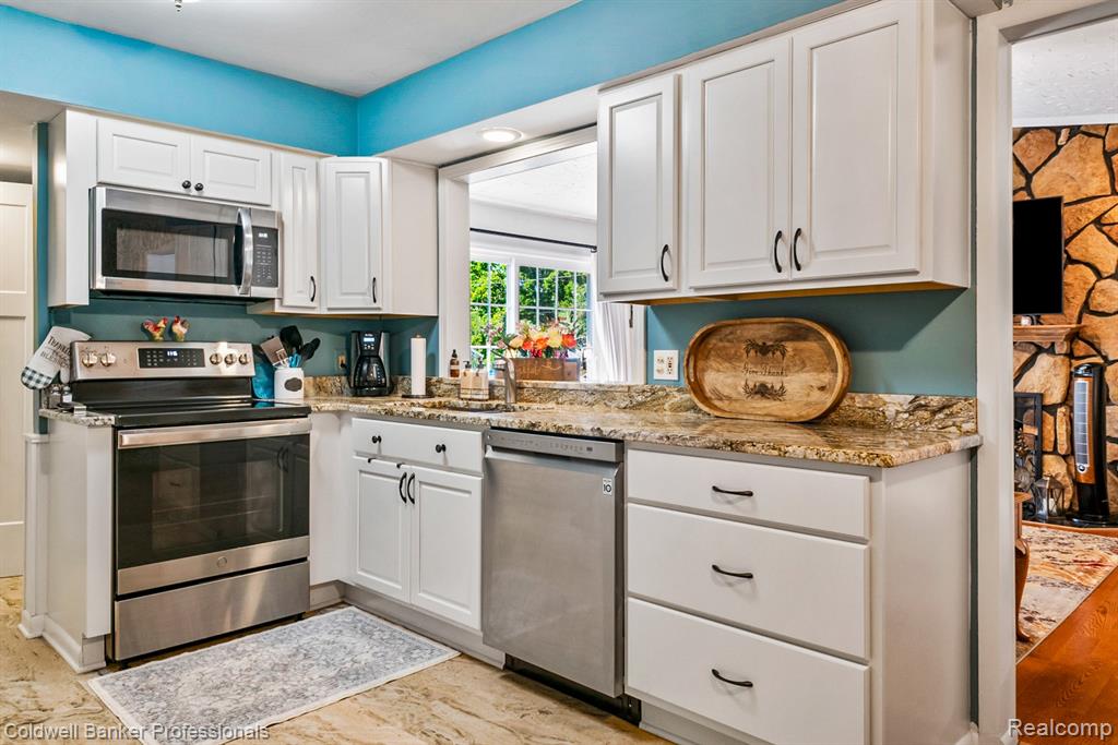 451 Hauxwell Drive, Lake Orion, MI 48362 — Photo 15